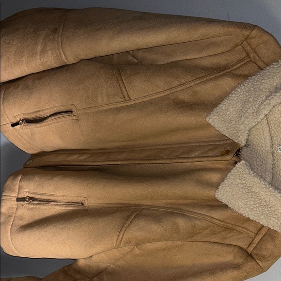 Women’s Tan Shearling Jacket - Picture 4 of 9